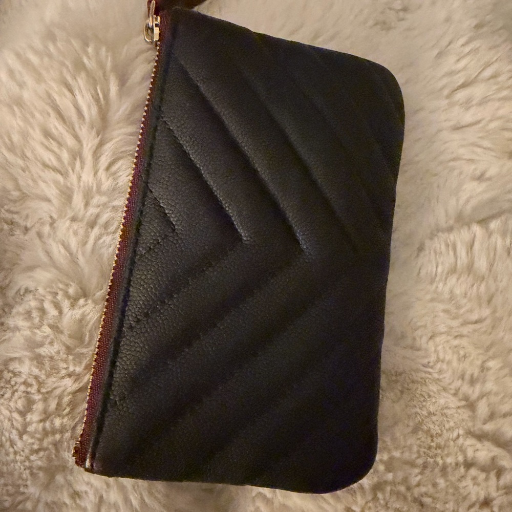 Chanel Chevron Black Leather pouch - Picture 4 of 5